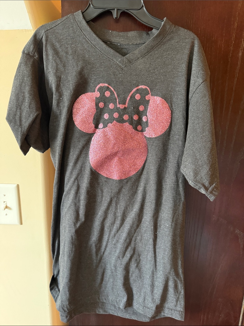 Women’s ' Charcoal V‑Neck Tee with Pink Glitter MINNIE Graphic